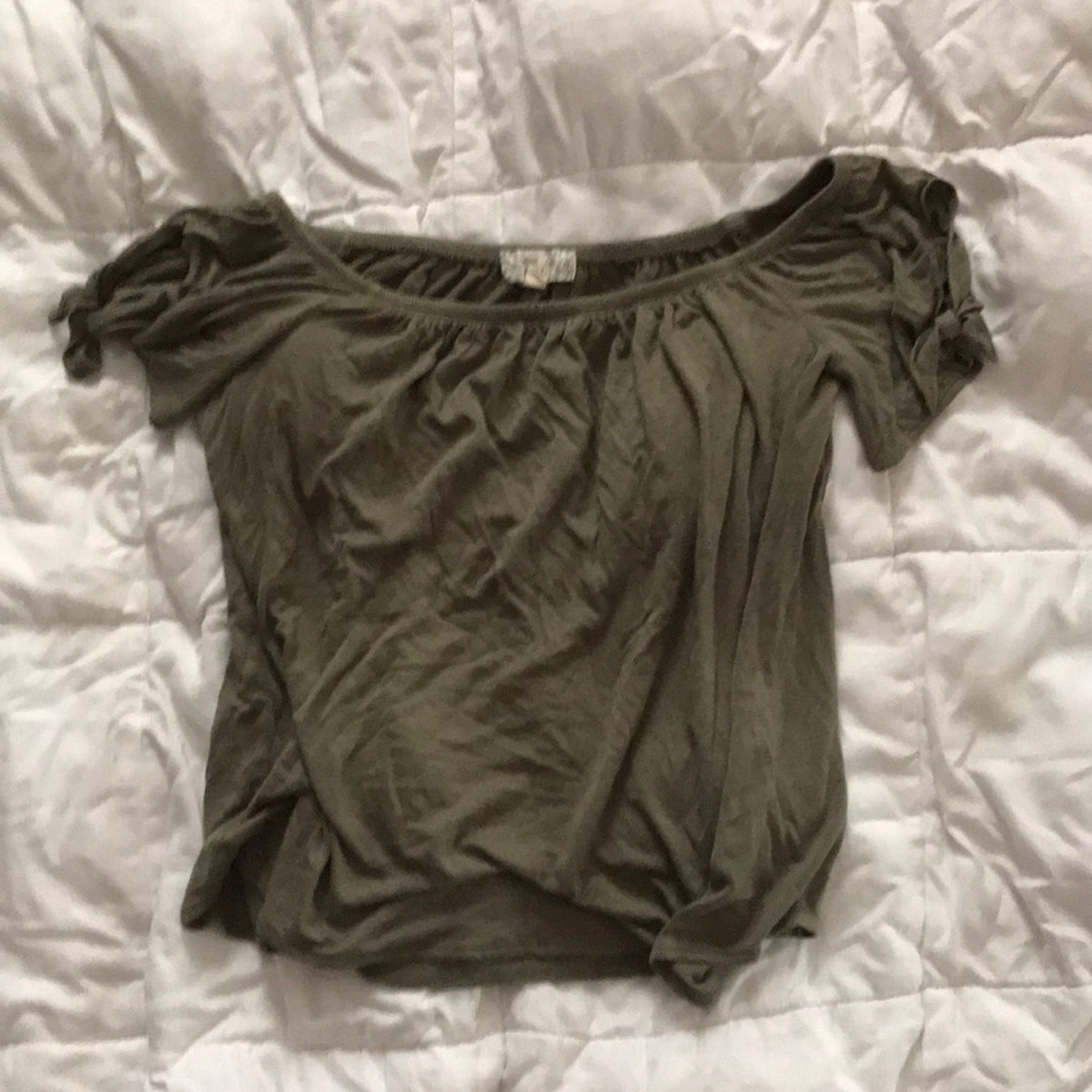 Off shoulder tie sleeve t-shirt